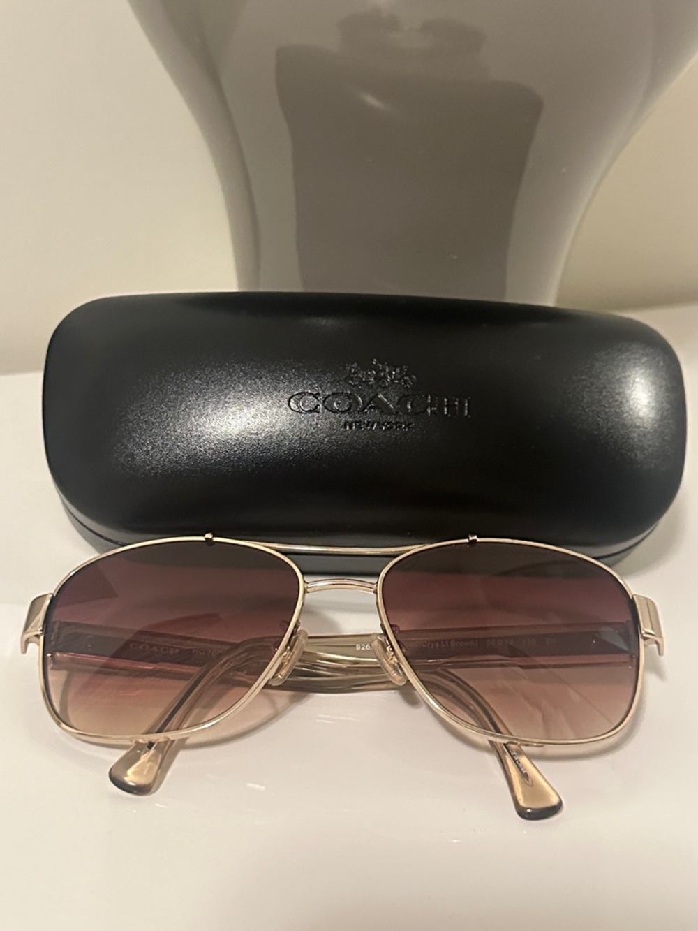 Coach HC7064 L151 
Gold Frame RX Sunglasses with case and cleaning cloth
-READ-